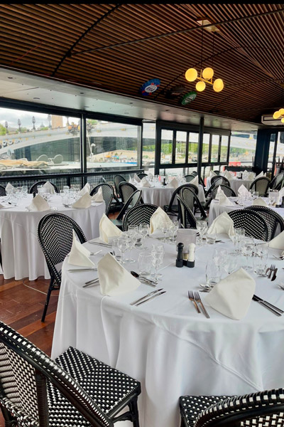 Restaurant sur péniche à Paris